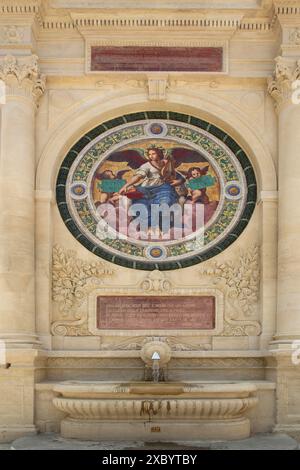 Fontana con monumento e murale fonte Amedee Pichot costruita nel 1885, arte e artigianato, medaglione, angelo, putti, round, Circle, Amedee, Arles Foto Stock