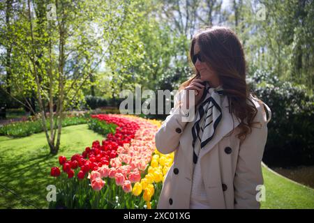 Keukenhof Park e una ragazza vicino ai tulipani Foto Stock