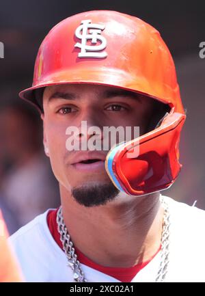 St. Louis, Stati Uniti. 13 giugno 2024. St. Louis Cardinals Masyn Winn si prepara a battere nel sesto inning contro i Pittsburgh Pirates al Busch Stadium di St. Louis giovedì 13 giugno 2024. Foto di Bill Greenblat/UPI credito: UPI/Alamy Live News Foto Stock