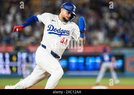 L'esterno dei Los Angeles Dodgers Andy Pages (44) round terzo durante una partita della MLB contro i Texas Rangers, mercoledì 12 giugno 2024, al Dodger Stadium, Foto Stock