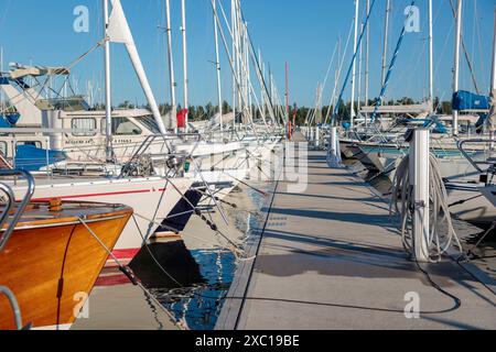 Espoo Finlandia - 4 GIUGNO 2024: Splendida vista sul porto marittimo di Suomenoja in Finlandia Foto Stock