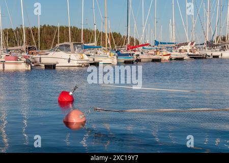 Espoo Finlandia - 4 GIUGNO 2024: Splendida vista sul porto marittimo di Suomenoja in Finlandia Foto Stock