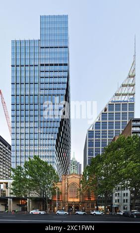 Sydney, Australia, 60 Martin Place grattacielo, St. Stephen's Uniting Church & Deutsche Bank Place Tower vista da Macquarie Street Foto Stock