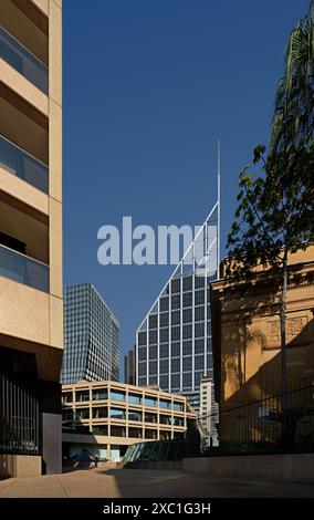 Grattacieli di Sydney e facciata sud della Mitchell Library, ala Macquarie Street 60 Martin Place, Deutsche Bank Place Tower e nuovo edificio del Parlamento Foto Stock