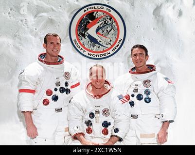 I membri dell'equipaggio principale dell'Apollo 15 (da sinistra a destra) David R. Scott, comandante; Alfred M. Worden, pilota del modulo di comando; e James B. Irwin, pilota del modulo lunare che indossano le loro tute spaziali A-7LB. Foto Stock