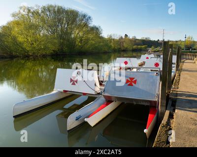 Fondata nel 1921 e situata in una splendida parte del Tamigi nell'Oxfordshire, Radley Boathouse serve il Radley College e l'enthu locale di canottaggio Foto Stock