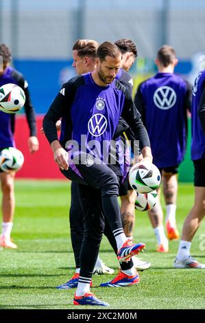 Oliver Baumann (Deutschland, #12) AM Ball, GER, DFB, formazione, Fussball Herren Nationalmannschaft Deutschland, UEFA Fussball Europameisterschaft 2024, Herzogenaurach 12.06.2024. Foto: Eibner-Pressefoto/Florian Wiegand Foto Stock