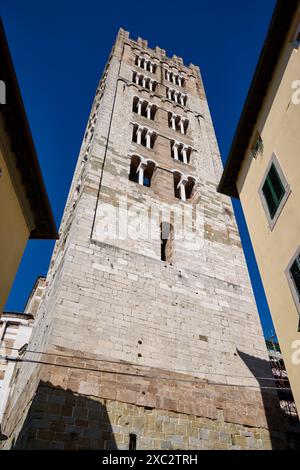 Torre della chiesa della Basilica di San Frediano, Basilica di San Frediano, Lucca, Toscana, Italia Foto Stock