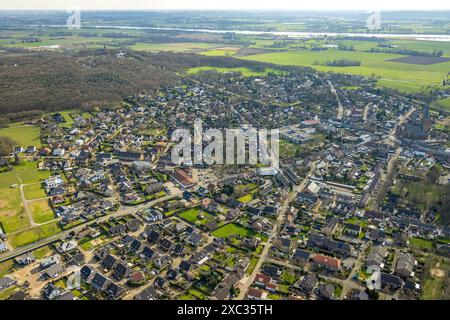 Vista aerea, zona residenziale, vista del quartiere di Elten, dietro il Reno e Neuer Ruhehafen Spijk, Elten, Emmerich am Rhein, Renania settentrionale- Foto Stock