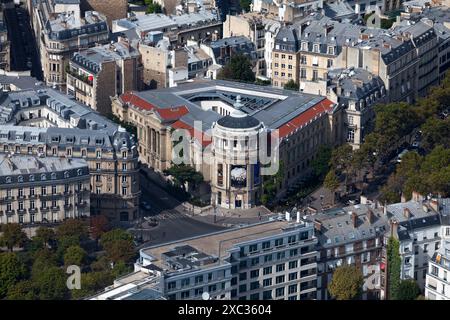 Parigi, Francia - 01 settembre 2016: Vista del Musée National des Arts asiatiques Guimet situato in Place d'Iéna dalla Torre Eiffel. Foto Stock