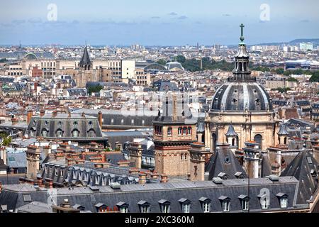 Parigi, Francia - 17 luglio 2017: Veduta aerea della cupola della chapelle Sainte Ursule de la Sorbona nel quartiere latino di Parigi. Foto Stock