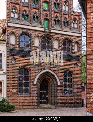 Vecchi edifici tipici in mattoni della germania settentrionale, nella città vecchia di Lüneburg Foto Stock