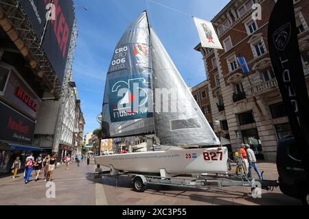 Rijeka, Croazia. 14 giugno 2024. Una barca a vela posta su Korzo davanti alla regata di vela Fiumanka 2024, a fiume, in Croazia, il 14 giugno 2024. Foto: Goran Kovacic/PIXSELL credito: Pixsell/Alamy Live News Foto Stock