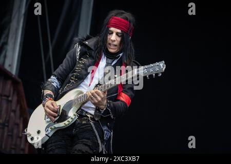 Trondheim, Norvegia. 6 giugno 2024. Il chitarrista Tommy Henriksen si esibisce dal vivo con la cantante americana Alice Cooper durante il festival musicale norvegese Trondheim Rocks 2024 a Trondheim Foto Stock