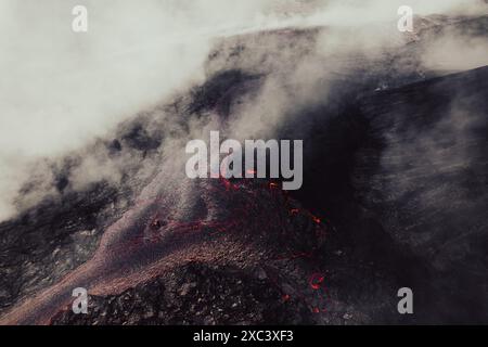 Il primo giorno in cui fu aperto il sentiero per il vulcano. Grindavik, Reykjanes, Islanda - 11 luglio 2023. Zona di Fagradalsfjall, vicino a Litli-Hrutur. Foto Stock