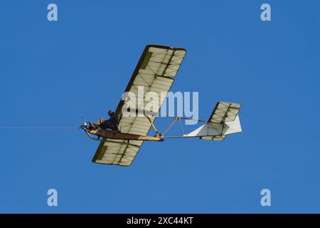 Elliots di Newbury, Eton TX.1, G-ALPS, Shuttleworth Military, Flying display. Old Warden, Biggleswade, Bedfordshire, Inghilterra. Foto Stock