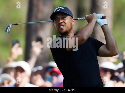 Pinehurst, Stati Uniti. 14 giugno 2024. Xander Schauffele si mette a segno nella diciassettesima buca durante il secondo round del 124° campionato di golf U.S. Open al Pinehurst Resort & Country Club di Pinehurst, N.C. venerdì 14 giugno 2024. Foto di John Angelillo/UPI credito: UPI/Alamy Live News Foto Stock