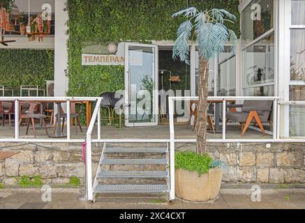 Belgrado, Serbia - 11 marzo 2024: Ingresso al ristorante temperamento di Beton Hala nella capitale. Foto Stock