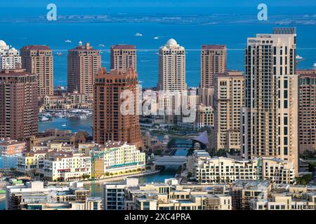 Vista aerea del quartiere Qanat di Peral Qatar e della viva bahriya Foto Stock