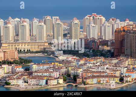 Vista aerea del quartiere Qanat di Peral Qatar e della viva bahriya Foto Stock