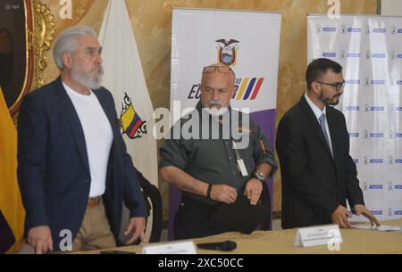 CUENCA OPERACION SONRISA Cuenca,Ecuador 14 giugno 2024 oggi mattina presso il Salon de Proceres del governo di Azuay si è tenuto il lancio del programma chirurgico 156 della fondazione operazione Smile che sarà sviluppato a Cuenca nell'ospedale JosÃ Carrasco Arteaga l'11, 12 e 13 luglio, Santiago Malo governatore, Dr Francisco Punina direttore esecutivo della fondazione Smile Operation e Dr Estaban Villa direttore provinciale di IESS, Azuay foto Boris Romoleroux API HTH CUENCA OPERACIONSONRISA dc1bdd5b5ee05f74110c54d7fd5836 Copyright: xBORUxROMOLEROISXOXOXXXOXXINE Foto Stock