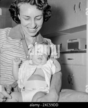 Fotografo da bambino tenuto prigioniero da sua madre morta nel 1973. Foto Stock