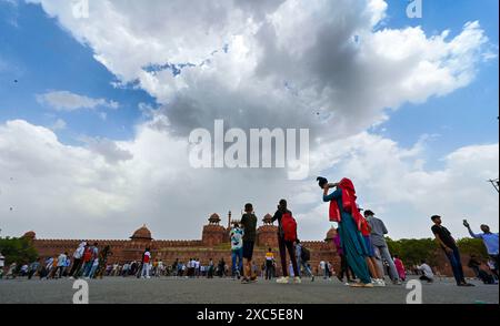 NUOVA DELHI, INDIA - 14 GIUGNO: Nuvole viste sorvolare il cielo a Red Fort il 14 giugno 2024 a nuova Delhi, India. (Foto di Raj K Raj/Hindustan Times/Sipa USA) Foto Stock