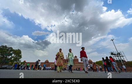 NUOVA DELHI, INDIA - 14 GIUGNO: Nuvole viste sorvolare il cielo a Red Fort il 14 giugno 2024 a nuova Delhi, India. (Foto di Raj K Raj/Hindustan Times/Sipa USA) Foto Stock