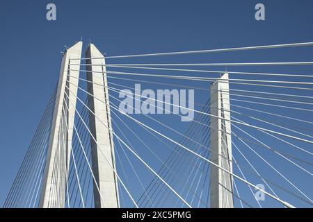 dettaglio del ponte sospeso primo piano di cavi in acciaio e infrastrutture in calcestruzzo ponte tappan zee cuomo di new york Foto Stock