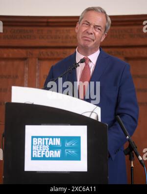 Londra, Regno Unito. 14 giugno 2024. Immagine © concessa in licenza a Parsons Media. 14/06/2024. Londra, Regno Unito. Conferenza stampa del Partito della riforma. Foto di Martyn Wheatley/Parsons Media Nigel Farage e Richard Tice tengono la conferenza stampa del Reform Party sul crossover tra Reform e il Partito Conservatore al Wellington di Londra. Crediti: andrew parsons/Alamy Live News Foto Stock