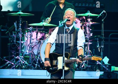 Madrid. Spagna. 20240614, Bruce Springsteen si esibisce sul palco durante Bruce Springsteen e l'e Street Band Concert al Civitas Metropolitano Stadium il 14 giugno 2024 a Madrid, Spagna crediti: MPG/Alamy Live News Foto Stock