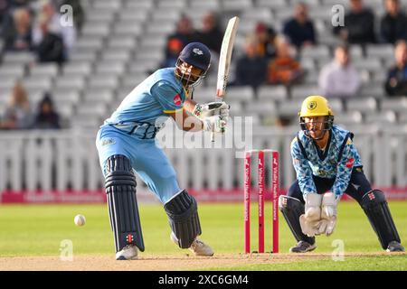 Shan Masood dei Yorkshire Vikings colpisce un confine durante il Vitality Blast Match Birmingham Bears vs Lancashire Lightning a Edgbaston, Birmingham, Regno Unito, 14 giugno 2024 (foto di Craig Thomas/News Images) in, il 6/14/2024. (Foto di Craig Thomas/News Images/Sipa USA) credito: SIPA USA/Alamy Live News Foto Stock