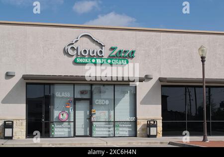 Houston, Texas Stati Uniti d'America 04-07-2024: Negozio cloud Zaza vape, azienda commerciale, punto vendita esterno. Foto Stock