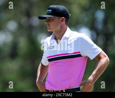 Pinehurst, North Carolina, Stati Uniti. 11 giugno 2024. Dilettante Luke Canton degli Stati Uniti sul 15° green durante il round di prove di martedì per il 124° U.S. Open, 11 giugno 2024, al Pinehurst Resort & Country Club (corso No. 2) a Pinehurst, Carolina del Nord. (Credit Image: © Timothy L. Hale/ZUMA Press Wire) SOLO PER USO EDITORIALE! Non per USO commerciale! Foto Stock