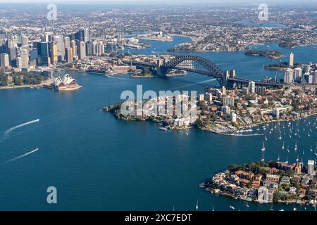 Vista del Sydney Harbour Bridge dall'alto in elicottero Foto Stock