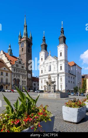 Cerna vez, radnice un kostel sv. Ignace s katakombami, Klatovy, Ceska republika / Torre Nera, casa cittadina, chiesa di St Ignac, Town Klatovy, Repubblica Ceca Foto Stock