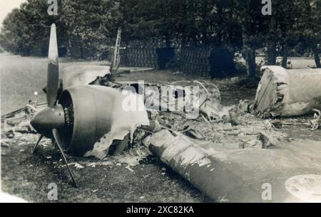 Eventi: WW2 - aereo della seconda guerra mondiale distrutto - Europa Foto Stock