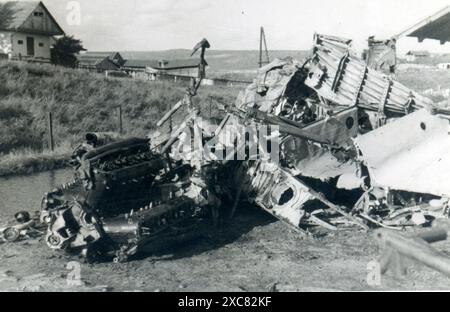 Eventi: WW2 - aereo della seconda guerra mondiale distrutto - Europa Foto Stock