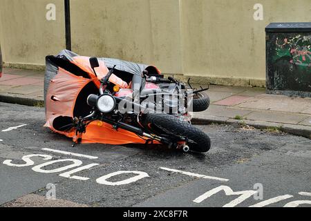 Brighton, East Sussex. Meteo Regno Unito 15 GIUGNO 2024 43 raffiche di vento a Brighton Hove Inghilterra Regno Unito. Credito Caron Watson / Alamy Live News Foto Stock