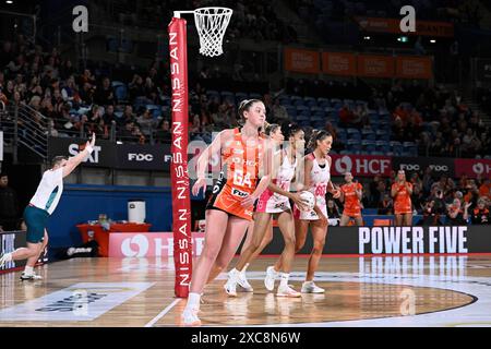 15 giugno 2024; Ken Rosewall Arena, Sydney, NSW, Australia: Suncorp Super Netball, Giants contro Adelaide Thunderbirds; Sophie Dwyer dei Giants reagisce dopo aver segnato Foto Stock