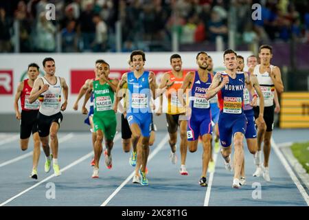 Roma, Italia. 12 giugno 2024. Roma, Italia, 12 giugno 2024: Jakob Ingebrigsten (NOR) davanti al gruppo durante la finale maschile 1500 durante i Campionati europei di atletica leggera 2024 allo Stadio Olimpico di Roma. (Daniela Porcelli/SPP) credito: SPP Sport Press Photo. /Alamy Live News Foto Stock