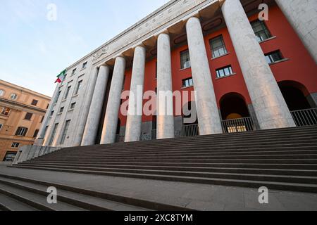 Palermo, Italia - 30 agosto 2023: Veduta dell'edificio degli uffici postali di Palermo, Sicilia, Italia. Foto Stock