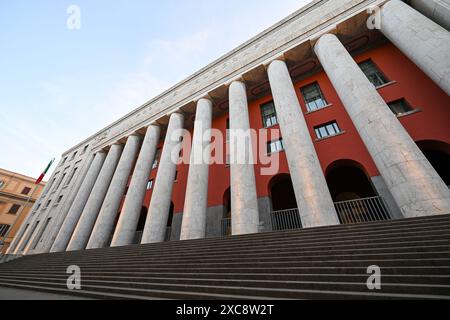 Palermo, Italia - 30 agosto 2023: Veduta dell'edificio degli uffici postali di Palermo, Sicilia, Italia. Foto Stock