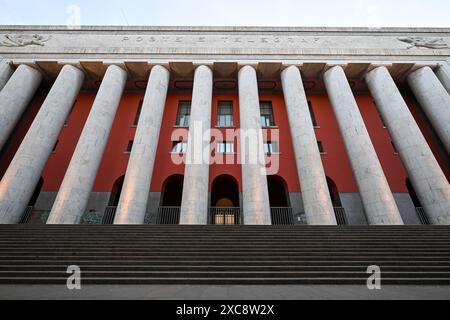 Palermo, Italia - 30 agosto 2023: Veduta dell'edificio degli uffici postali di Palermo, Sicilia, Italia. Foto Stock