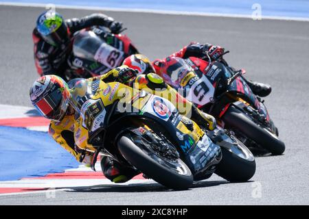 Misano Adriatico, Italia. 15 giugno 2024. (29) Andrea Iannone, italiano del Team GoEleven, cavalca Ducati Panigale V4R in azione durante il Campionato del mondo FIM Motul Superbike - Tissot Superpole gara 1 dell'Emilia Romagna Round al Marco Simoncelli World Circuit di Misano Adriatico il 15 giugno 2024 a Misano Adriatico, Rimini, Italia. Credito: Agenzia fotografica indipendente/Alamy Live News Foto Stock