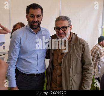 Glasgow, Regno Unito. 15 giugno 2024. Il rettore dell'Università di Glasgow Ghassan Abu Sitta (a destra), con l'ex primo ministro Humza Yousaf SNP (a sinistra)- al raduno pro-Palestina attraverso la città, organizzato dalla coalizione Stop the War (Scozia), a Glasgow, in Scozia, il 15 giugno 2024. Crediti fotografici: Jeremy Sutton-Hibbert/ Alamy Live News Foto Stock