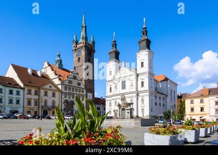 Cerna vez, radnice un kostel sv. Ignace s katakombami, Klatovy, Ceska republika / Torre Nera, casa cittadina, chiesa di St Ignac, Town Klatovy, Repubblica Ceca Foto Stock