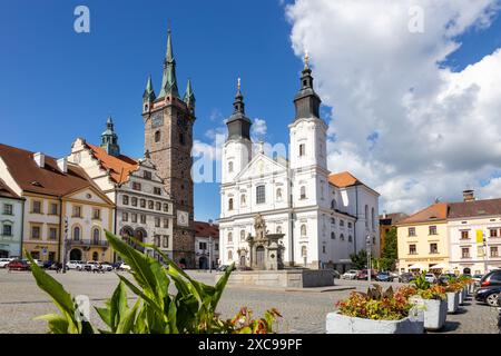 Cerna vez, radnice un kostel sv. Ignace s katakombami, Klatovy, Ceska republika / Torre Nera, casa cittadina, chiesa di St Ignac, Town Klatovy, Repubblica Ceca Foto Stock