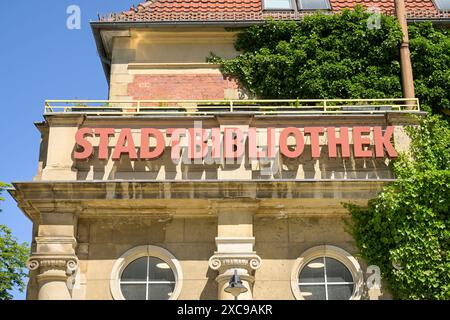 Stadtbibliothek, Carl-Schurz-Straße, Altstadt, Spandau, Berlino, Deutschland *** Biblioteca comunale, Carl Schurz Straße, Altstadt, Spandau, Berlino, Germania Foto Stock