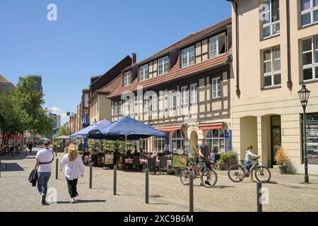 Ristorante, Fußgängerzone, Einkaufstraße, Carl-Schurz-Straße, Altstadt, Spandau, Berlin, Deutschland *** ristorante, zona pedonale, via dello shopping, Carl Schurz Straße, Altstadt, Spandau, Berlino, Germania Foto Stock